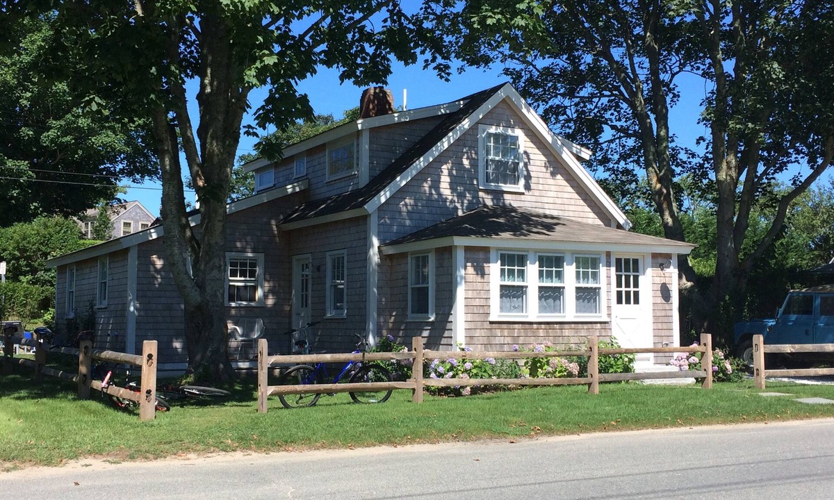 Siasconset House | Renovated historic house and detached cottage