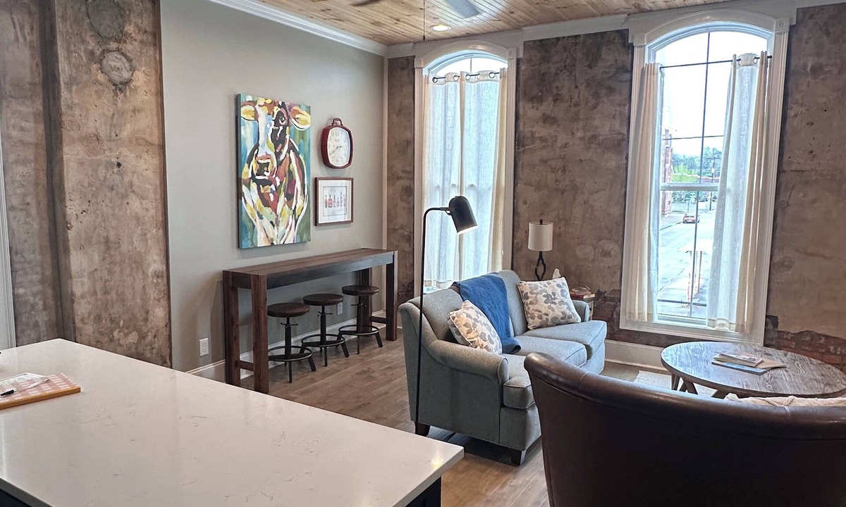 Hopkinsville Apartment | Renovated historic apartment in Hopkinsville near trails, shops, and dining.
