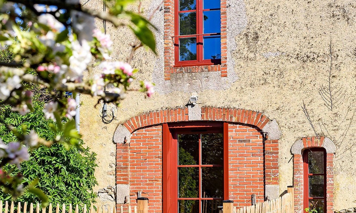 Mortagne-sur-Sevre Cottage | Renovated house in Mortagne-sur-Sèvre with terrace and WiFi