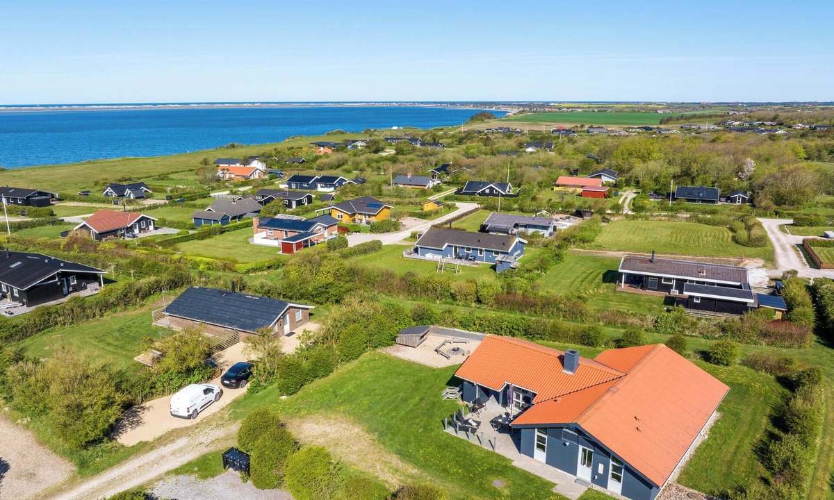 Vestervig House | Renovated holiday home with hot tub, sauna and shelter
