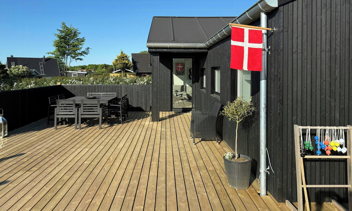Skastrup Strand House | Renovated holiday home with sea view in Skåstrup