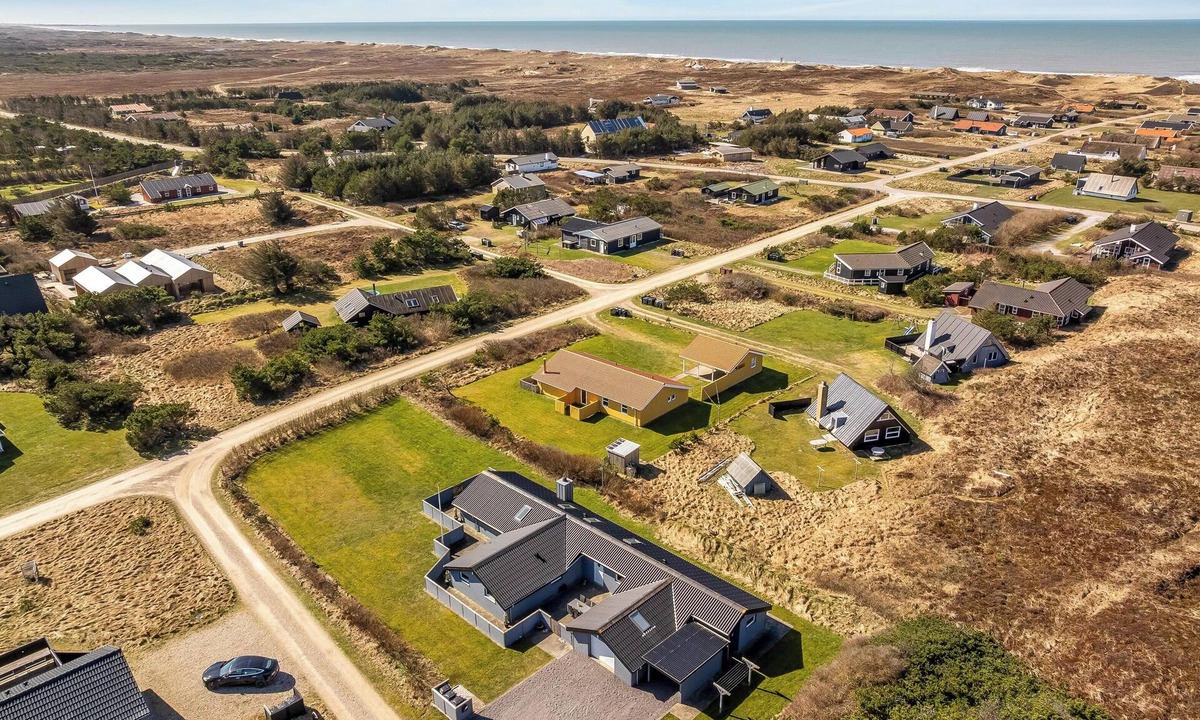Klitmoller House | Renovated holiday home with 4 bedrooms 800 meters from the North Sea.