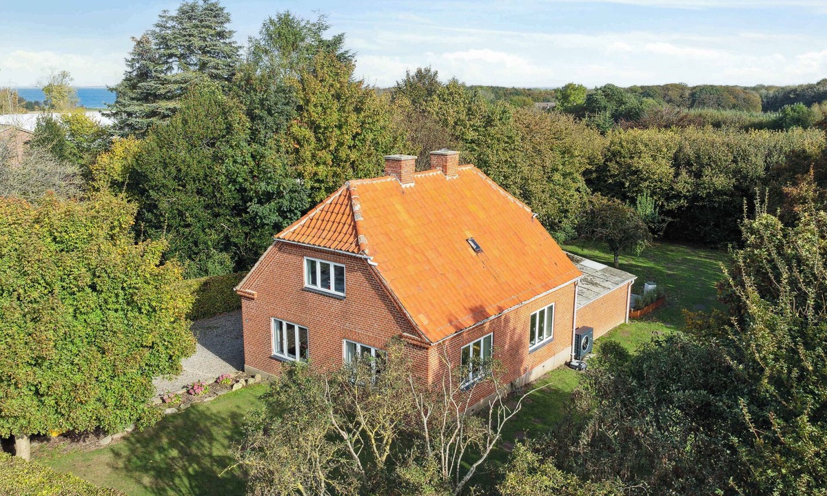 Skovbyballe Villa | Renovated home in rural idyll close to the beach