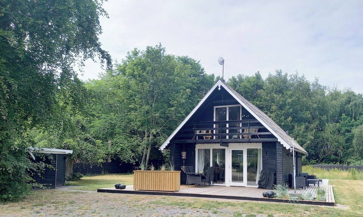 Ørsted House | Renovated home near beach