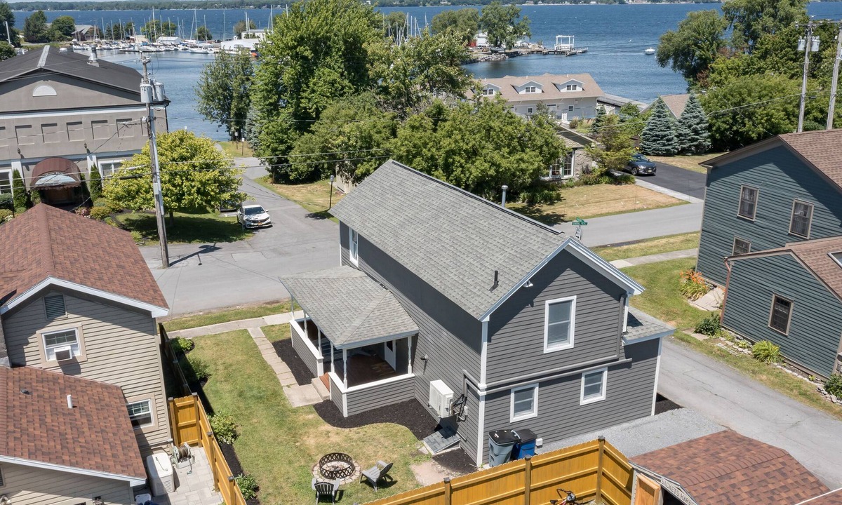 Town of Hounsfield House | Renovated home with lake views in ❤️ of Sackets!