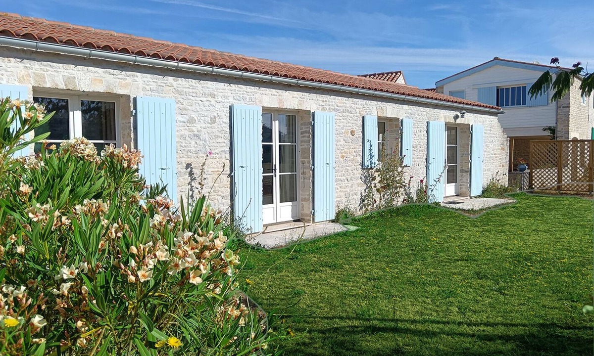 La Bree-les-Bains House | Renovated house + large garden, in the heart of the village and close to the beach