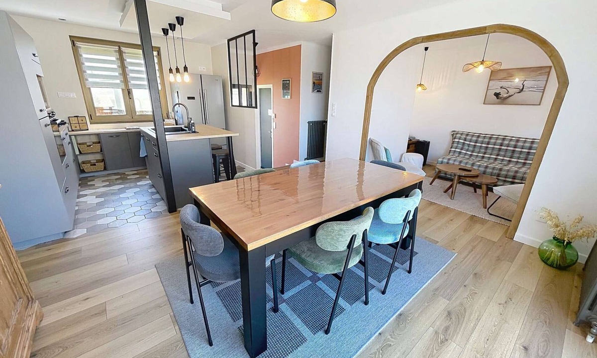 Granville House | Renovated house with garden, garage, parking and free WiFi