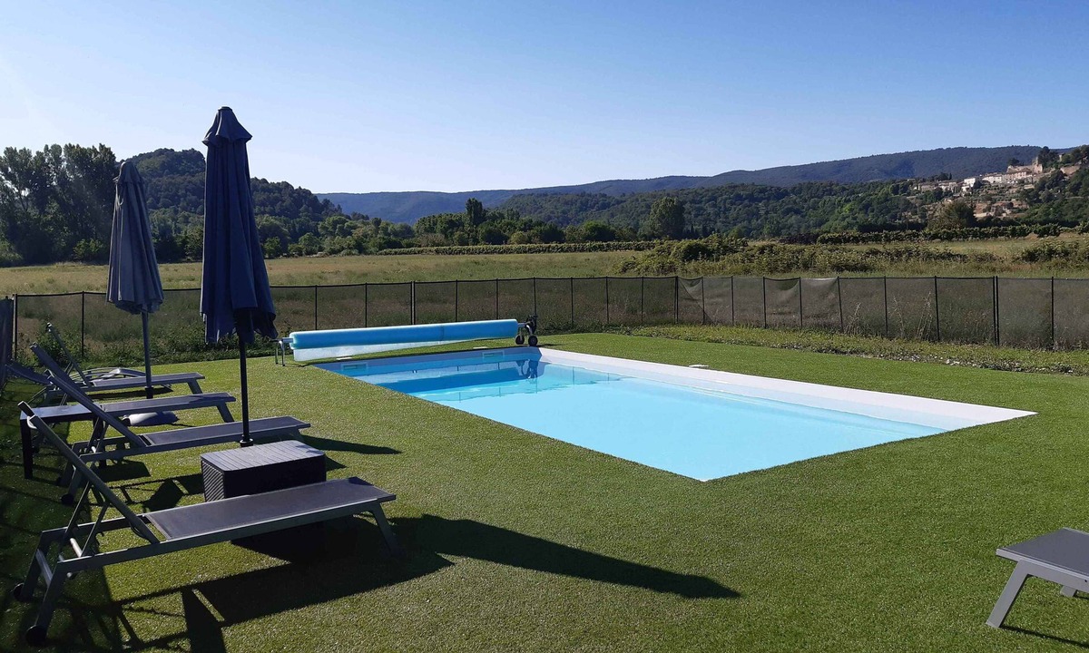 Menerbes Villa | Renovated interior, nature decor, 360° view of Ménerbes Luberon with swimming pool