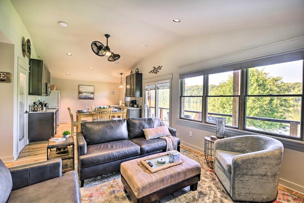 Ingles House | Renovated Lakefront Cottage with Private Dock!