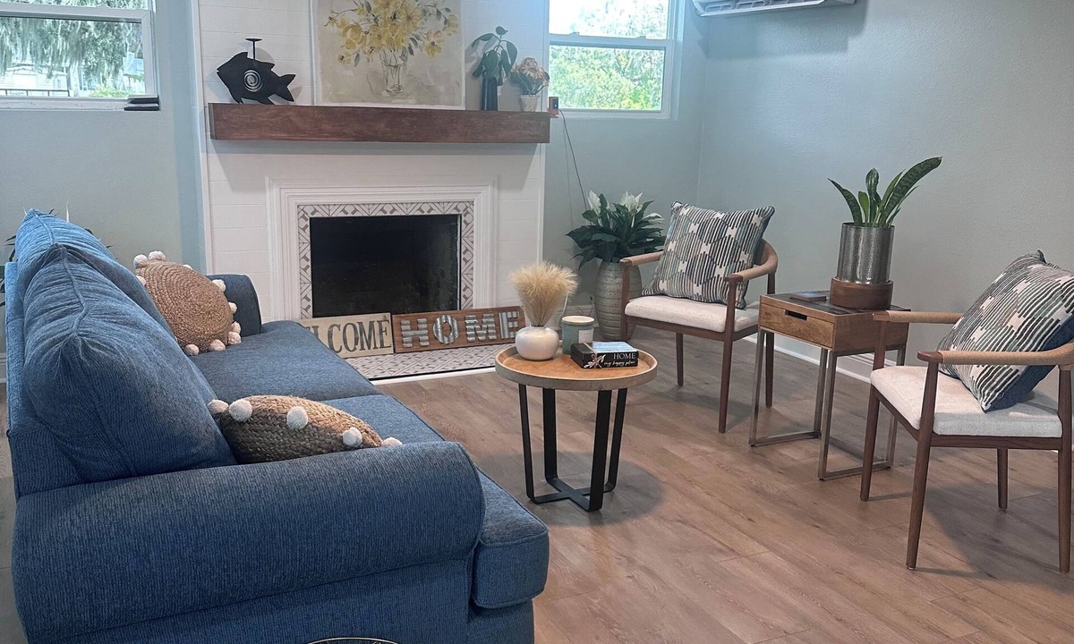 Lake Hamilton House | Renovated Lakefront Luxury Retreat by Legoland
