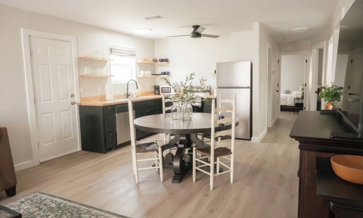 Clarksville Apartment | Renovated Large 3BR Near I-40 & Charming Downtown Clarksville