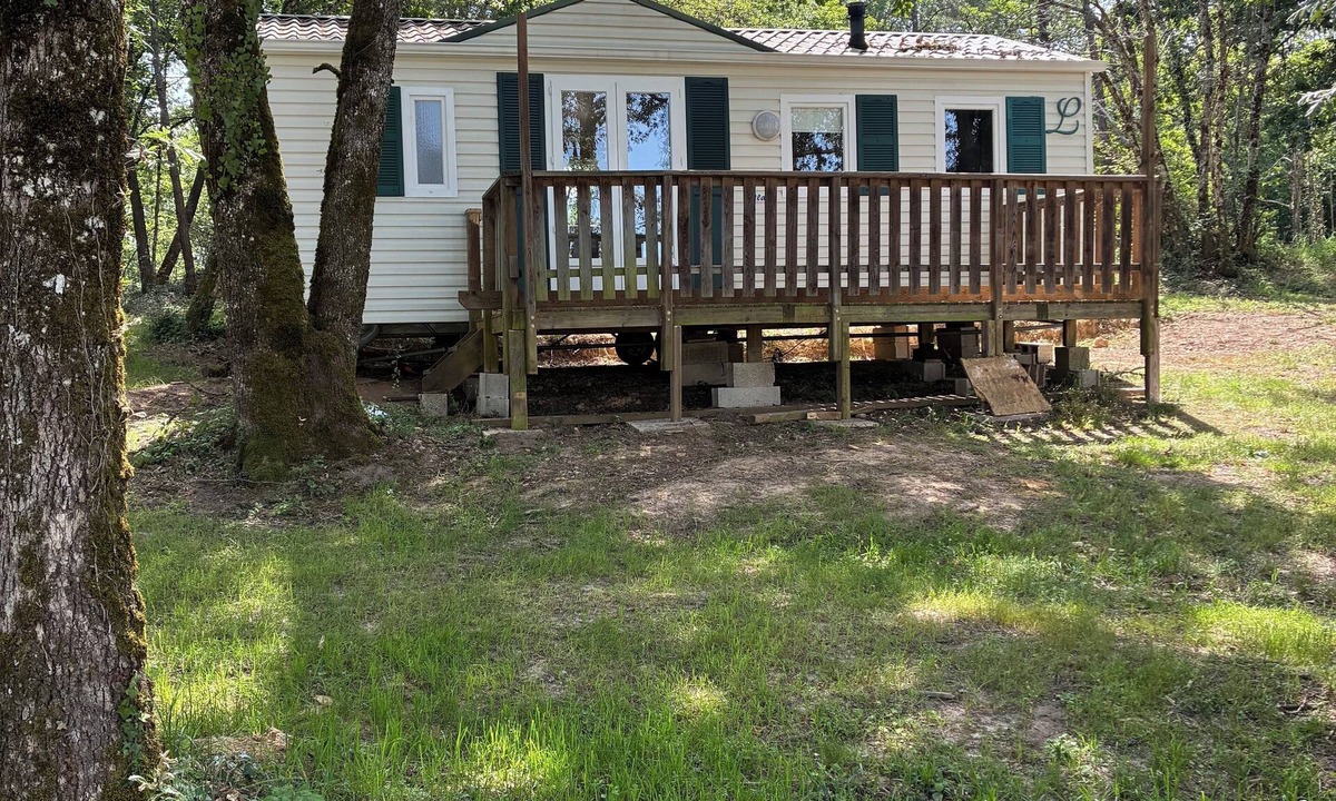 Gavaudun House | Renovated mobile home bathroom with Italian shower
