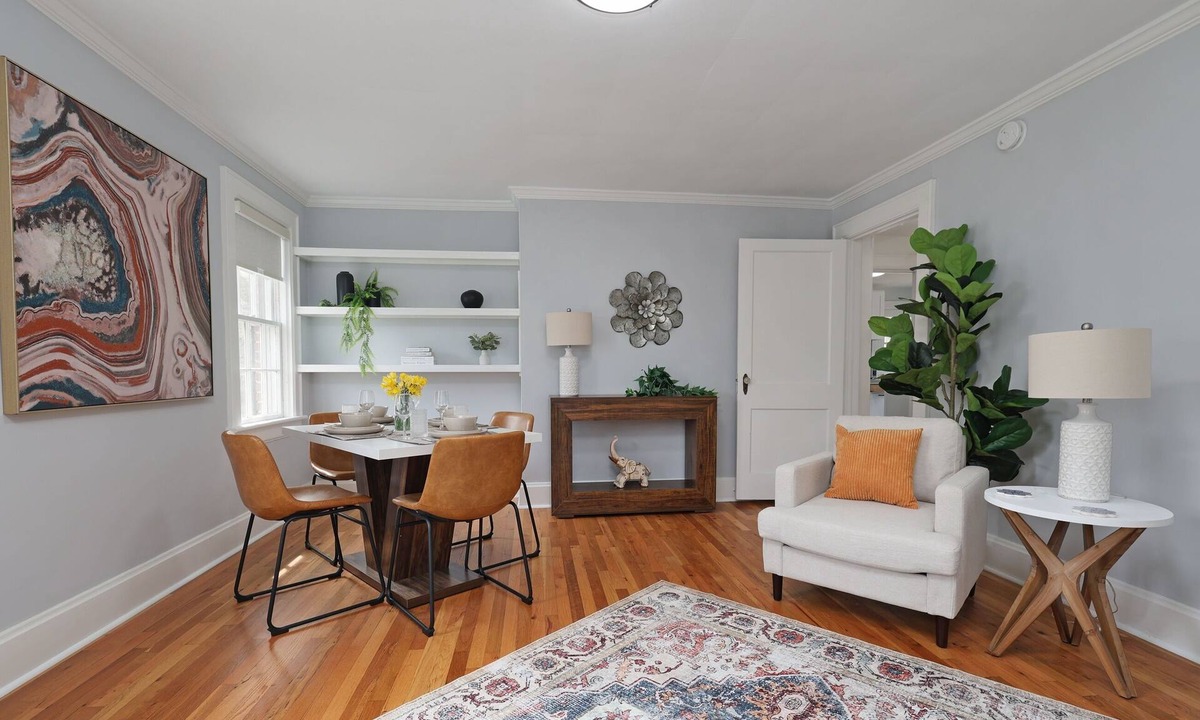 Durham House | *Renovated* Modern 2BR upper level flat; walk to restaurants-min to Duke/DT/Hosp