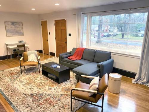 North Chesterfield House | Renovated Modern Home Minutes to Downtown Richmond
