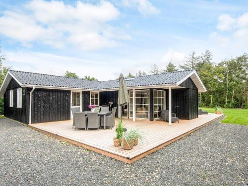 Henne House | Renovated Retreat with Pool