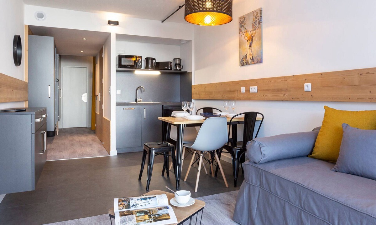 Arc-2000 Apartment | Renovated studio near center with balcony, ideal for 5, WIFI included