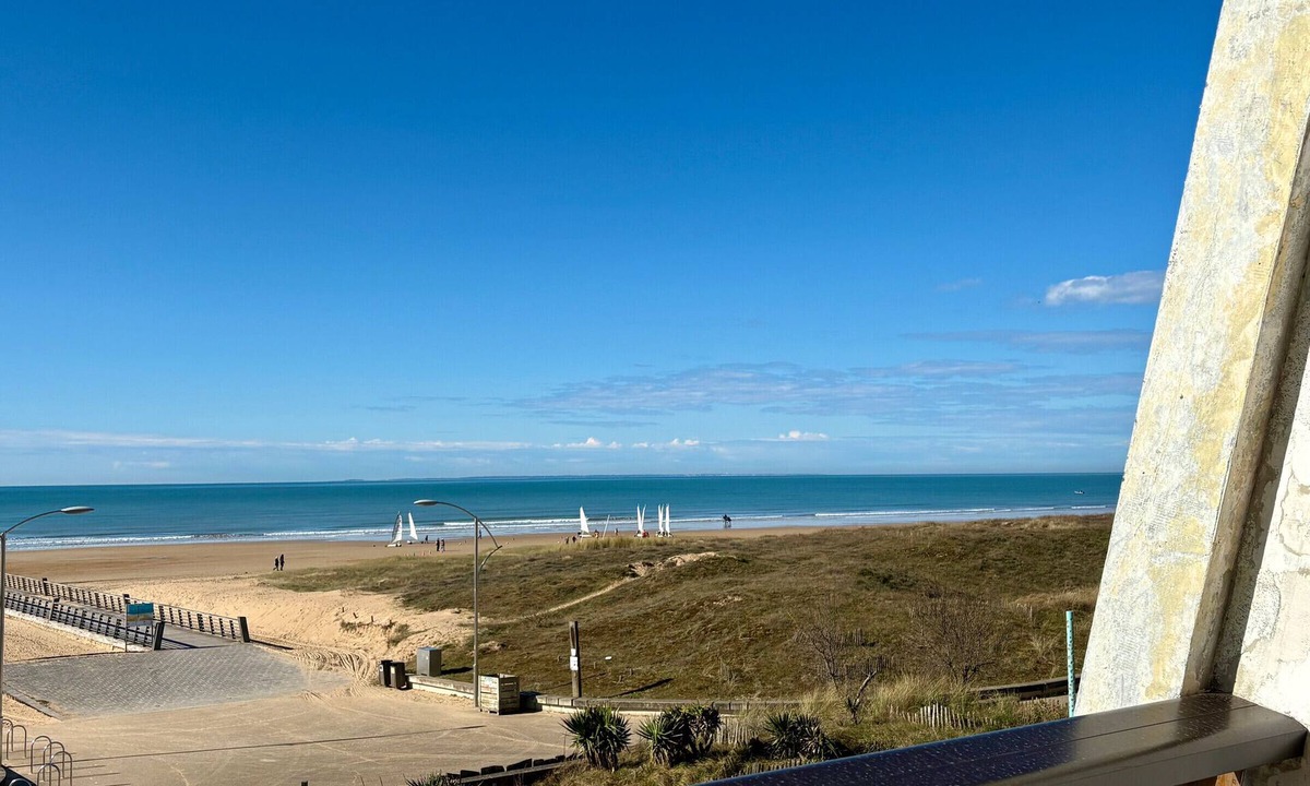 Saint-Jean-de-Monts Apartment | Renovated studio with sea view, beach access, and private parking