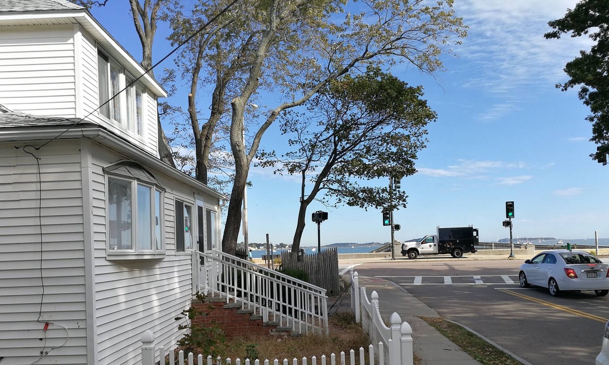 Quincy House | Renovated Spacious Beach House Easy Commute to Boston