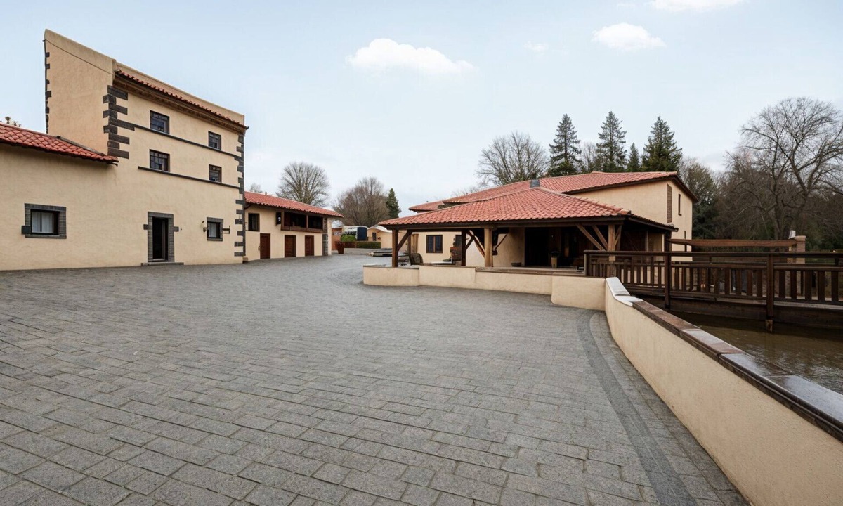 Saint-Ignat House | Renovated, spacious and comfortable 26-bed mill