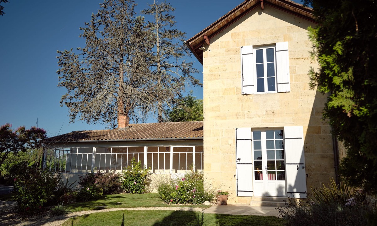 Montagne House | Renovated Stone House with Garden in the Heart of the Saint-Émilion Vineyards