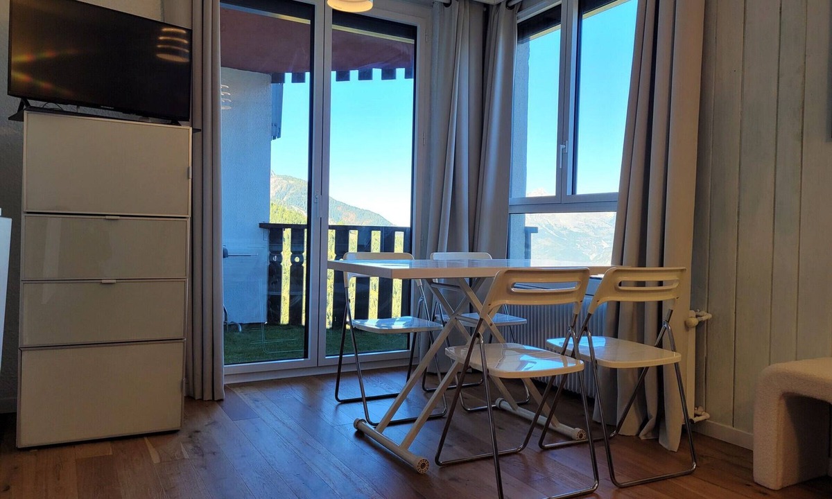 Pra Loup Apartment | Renovated studio for 4, valley view, near slopes