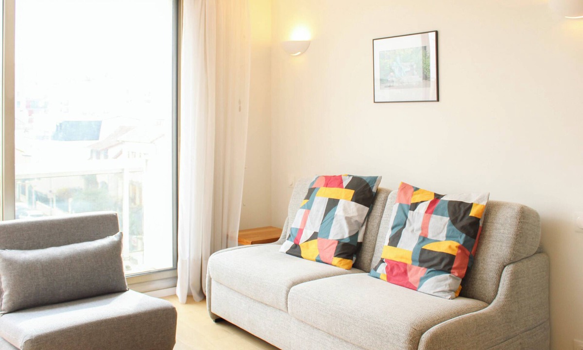 Bois-Colombes Apartment | Renovated studio with quiet balcony
