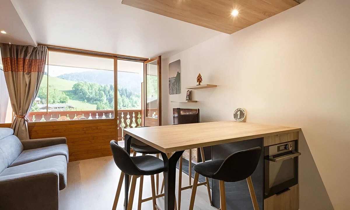 La Clusaz Apartment | Renovated studio near slopes & shops, includes garage