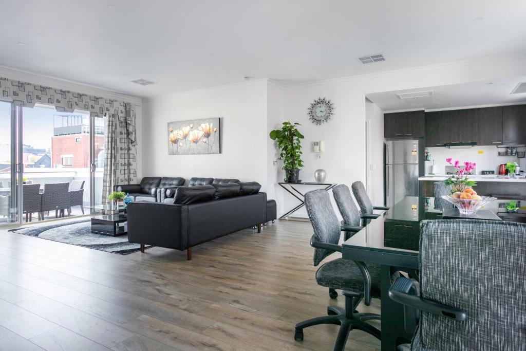 Collingwood Villa | Renovated - super spacious - walk to CBD