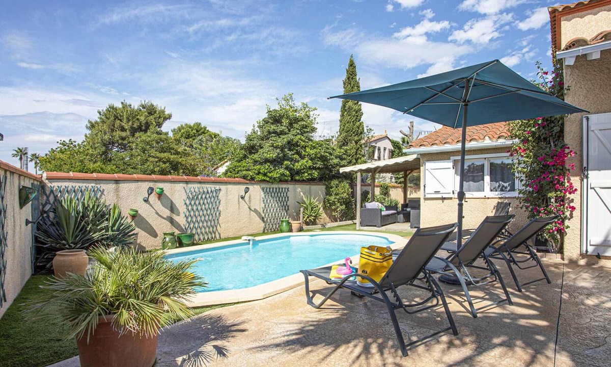 Sainte-Marie-la-Mer Villa | Renovated T5 Villa near Beach and Shops