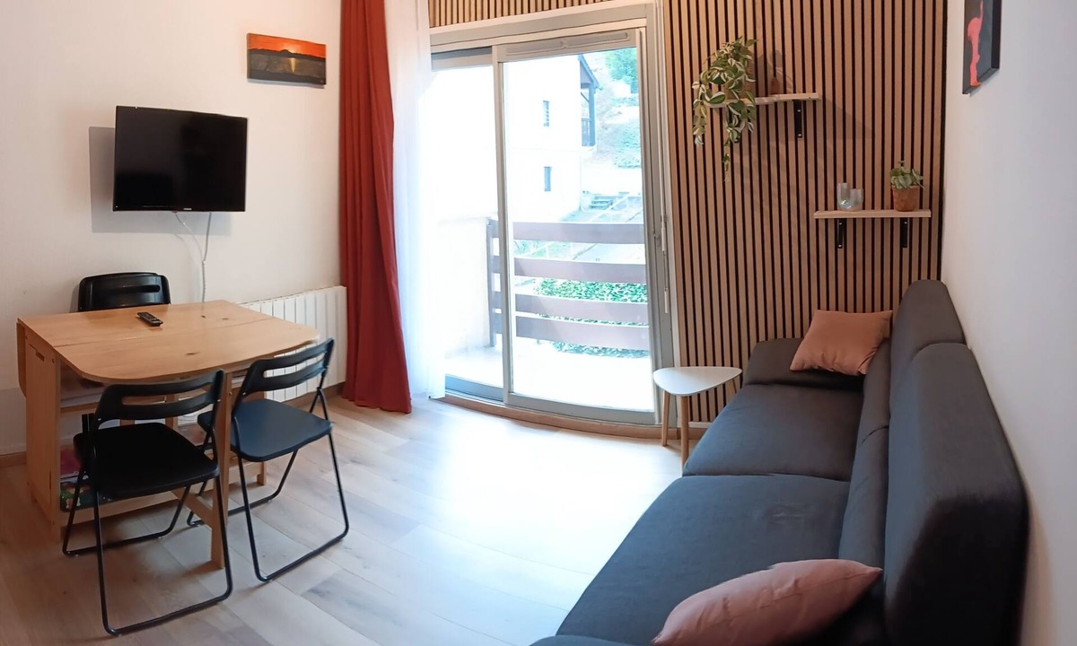 Cauterets Apartment | Renovated T2, private parking and balcony, classified 2*.