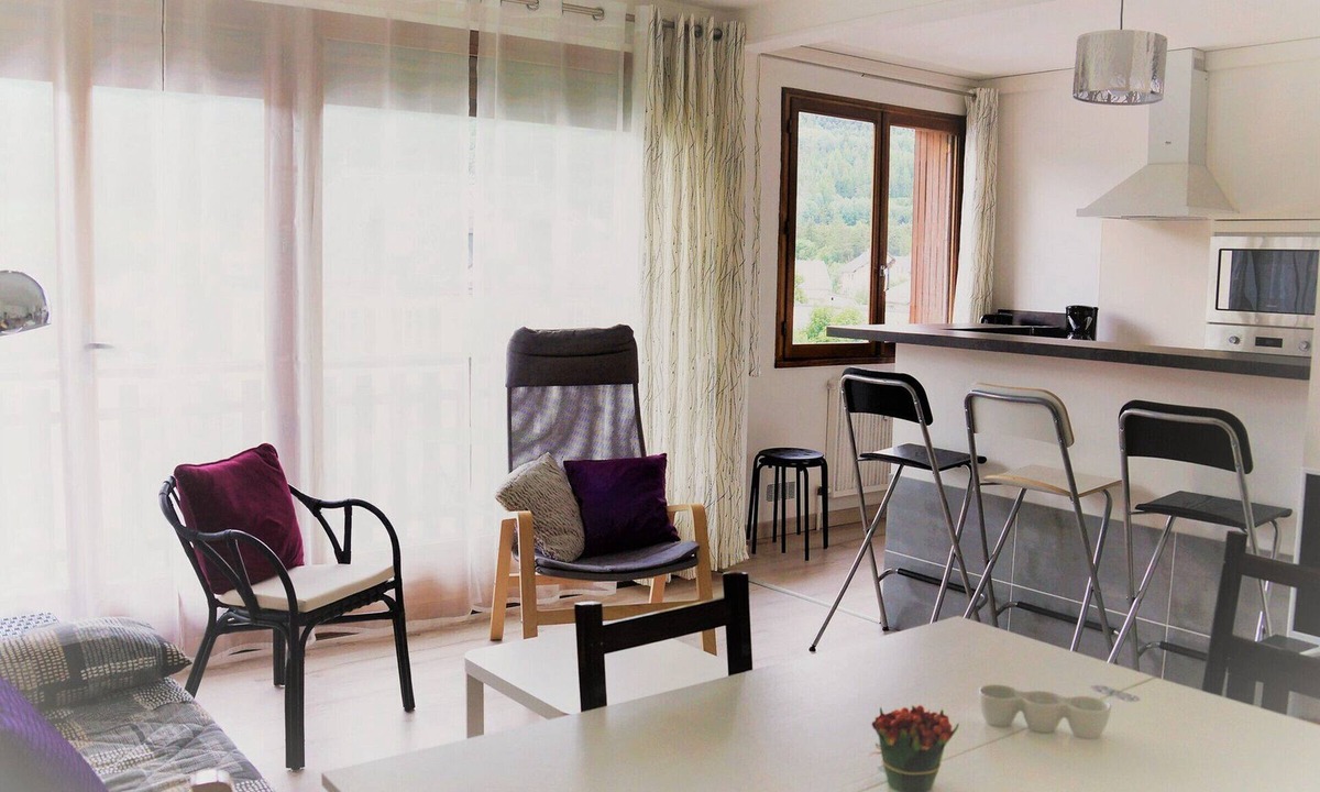 Barcelonnette Apartment | Renovated T3 Apartment in Barcelonnette Center, sleeps 6, balcony