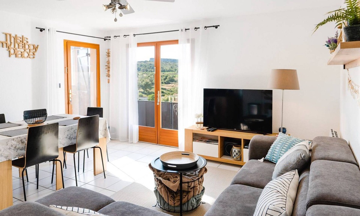 Foulquines Villa | Renovated T3 pavilion with pool, parking, nature view - 4 pers. - Narbonne Beach