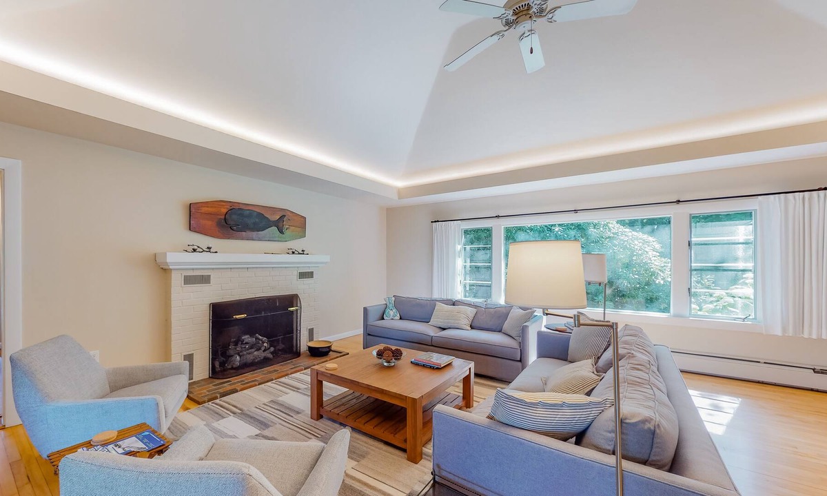 Boothbay Harbor House | Renovated Juniper Point gem with wraparound deck & Westerly water views