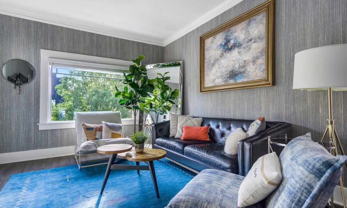 Boise House | Renovated Victorian : King Beds, AC, 95 Walk Score in Best Area.