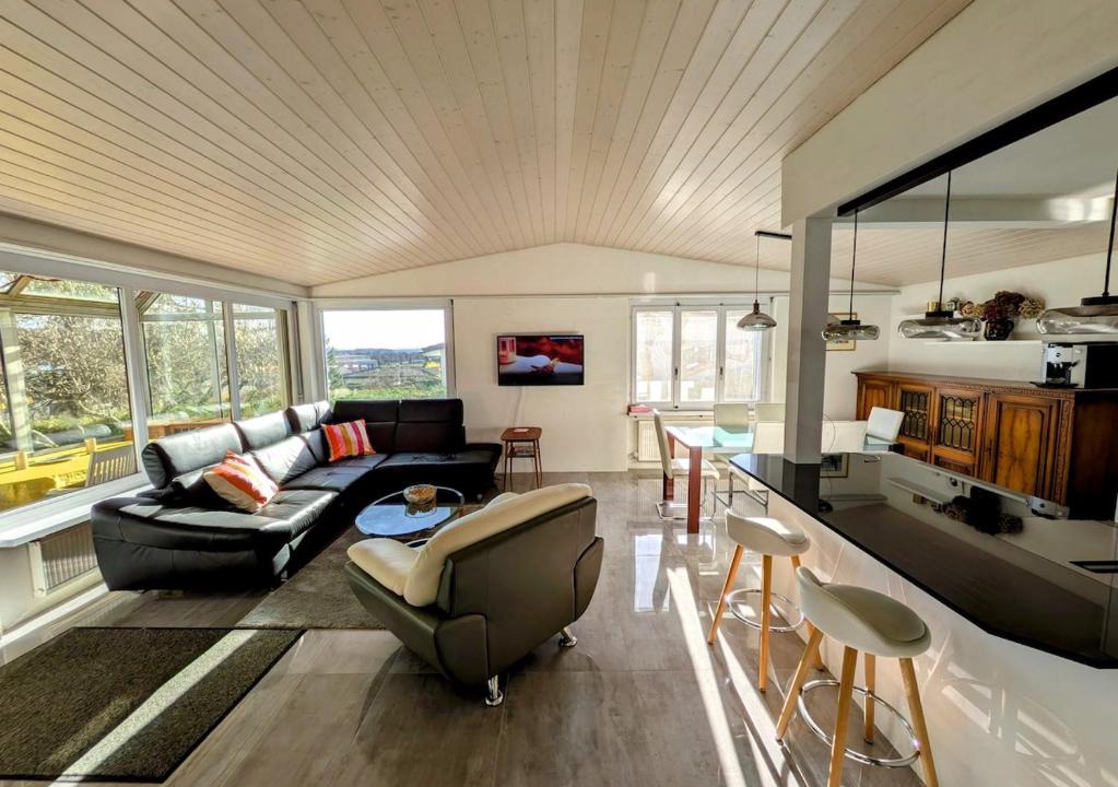 La Neuveville Villa | Renovated Villa with HotTub