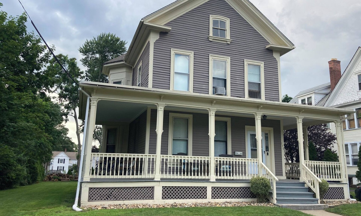 Middletown Condo | Rent A Room In This Spacious Victorian