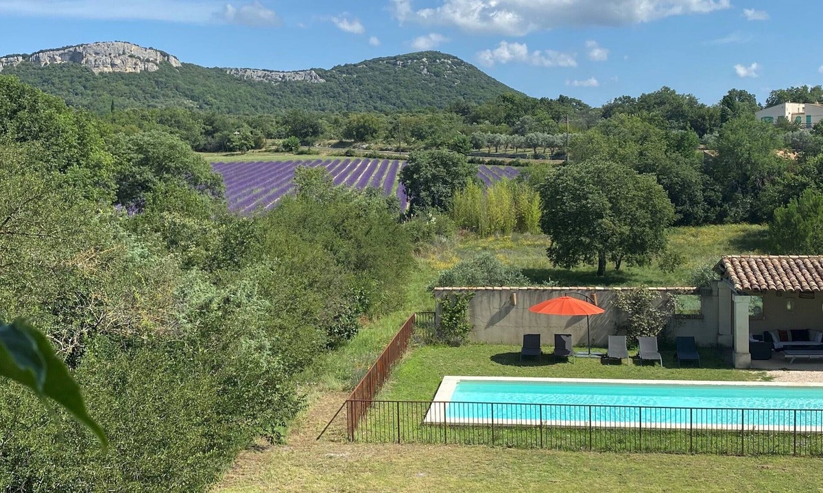 Fons-sur-Lussan House | Rent house in charming village - sleeps 11 - Uzès (30)