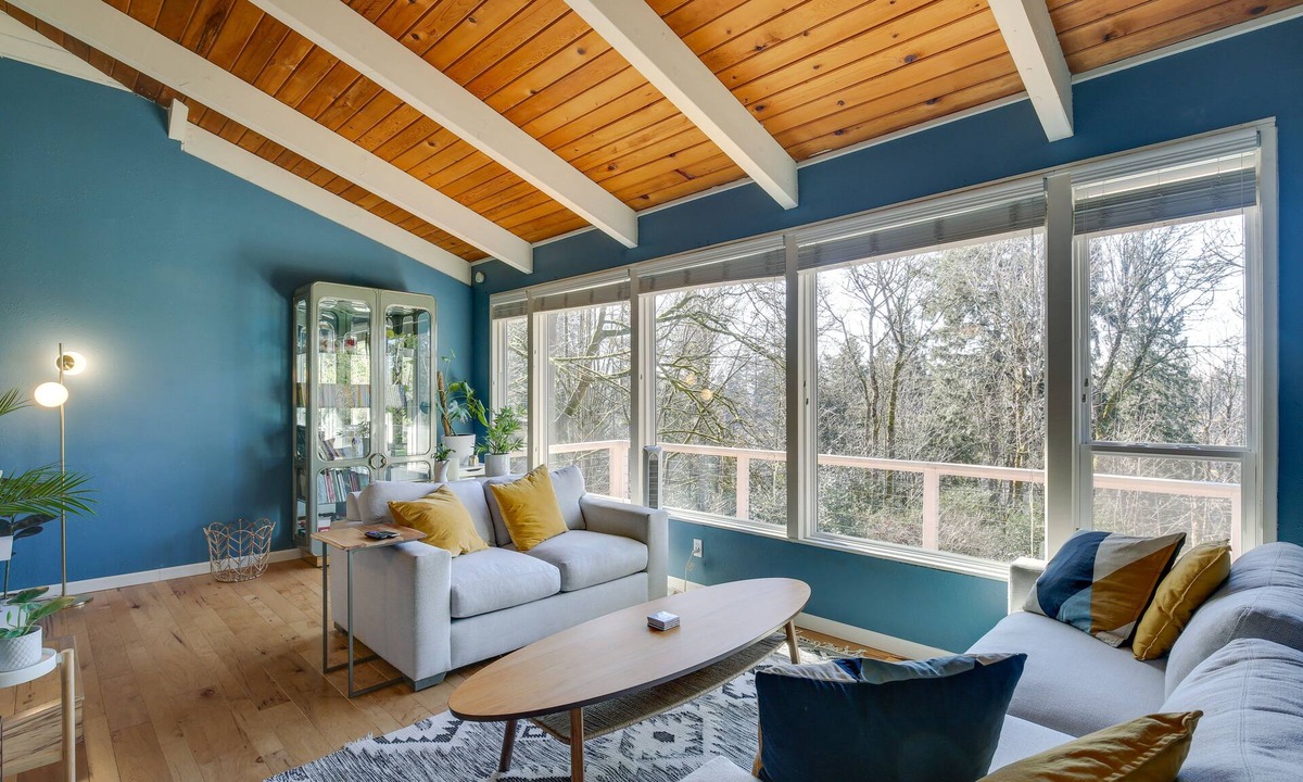 East Renton Highlands House | Renton Home w/Fire Pit & Nearby Lake Access!