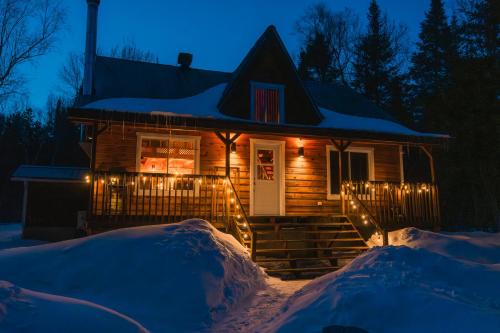 Saint-Alexis-des-Monts Ski Chalet | Repère de la Rivière -Bord de l'eau- Activités nautiques - Motoneige