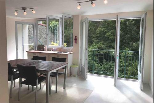 Huelgoat House | repos en forêt