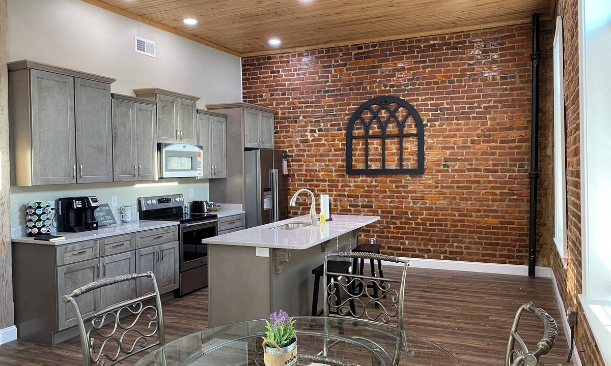 LaFayette Apartment | Repurposed space upstairs on LaFayette Square