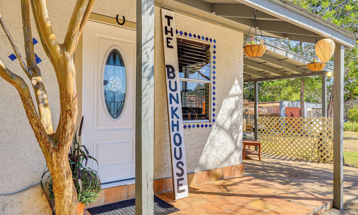 Bulverde Apartment | Rescue Ranch Retreat w/Goats, Horses & Chickens!