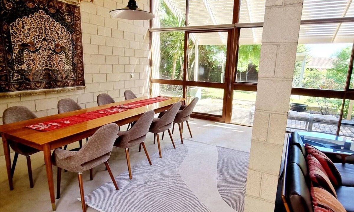 Strathdale House | Reservoir`s Edge - Spacious Architectural Delight