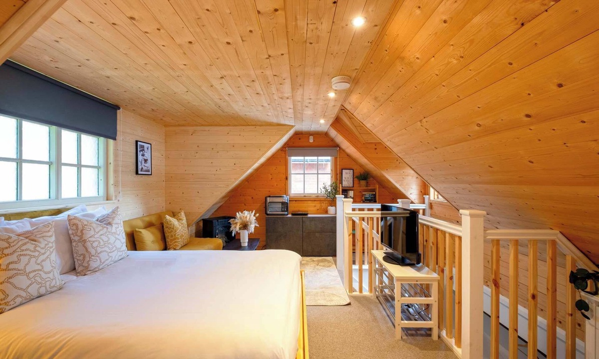 Leicester Apartment | Reservoir View Summar