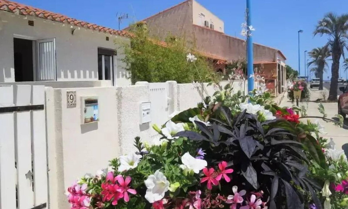 Sainte-Marie-la-Mer Villa | Residence 6avmed11-ste Marie - Single villa direct access to beach and shops 6AVMED11