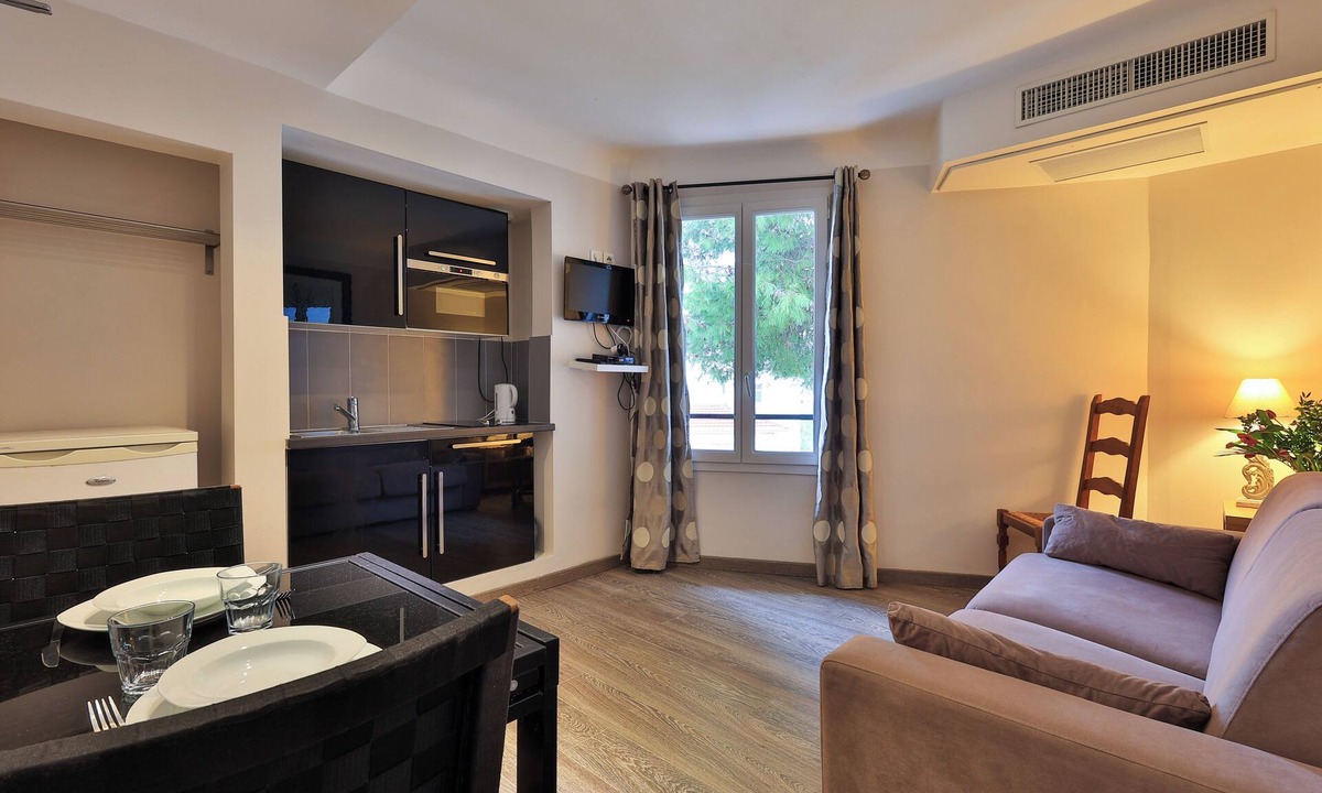 Juan-les-Pins House | Residence Emeraude