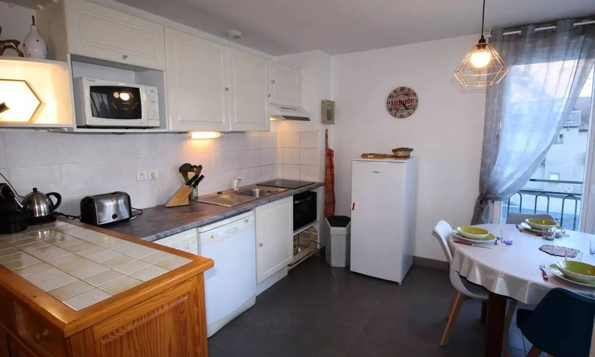 Bagneres-de-Luchon Apartment | Residence Hotel Des Bains - NEAR LIGHT - 3 PARTS FOR 6 PERS. - PARKING