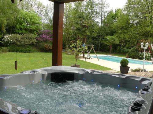 Sarge-les-le-Mans Bed & Breakfast | Residence Labrège T2Duplex Spa Piscine