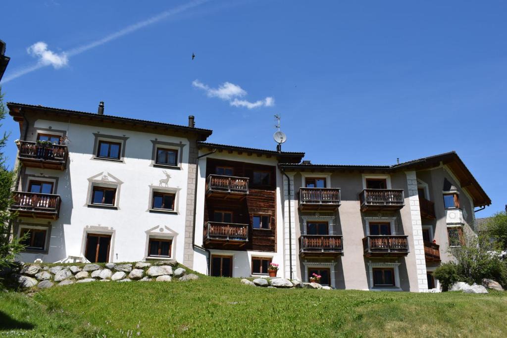 Madulain Apartment | Residence Miragolf
