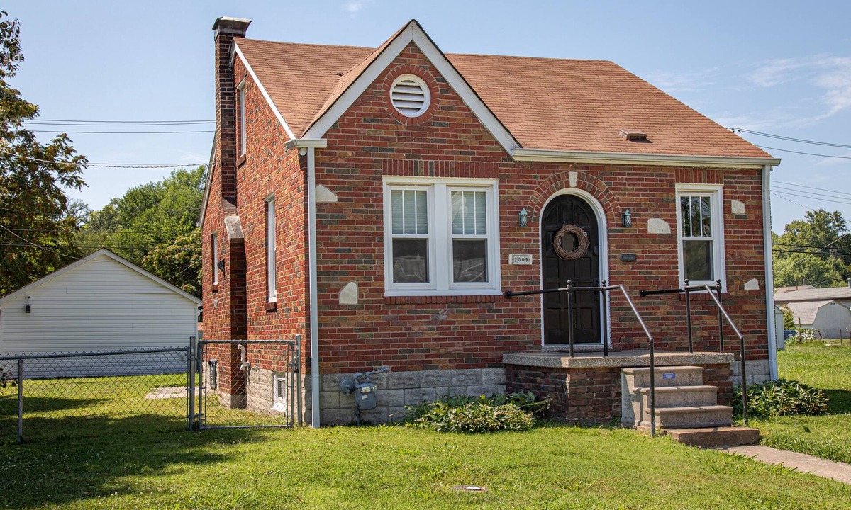St. Charles House | Residence on the Roundabout